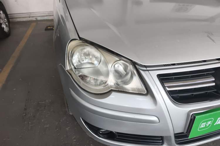 Used Volkswagen Polo 2009 Jingqing 1.6L Automatic Fashion Edition Right Front Headlight