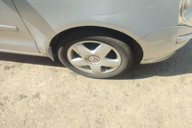 Used Volkswagen Polo 2009 Kica 1.6L Manual Fashion Edition Right Front Wheel Hub