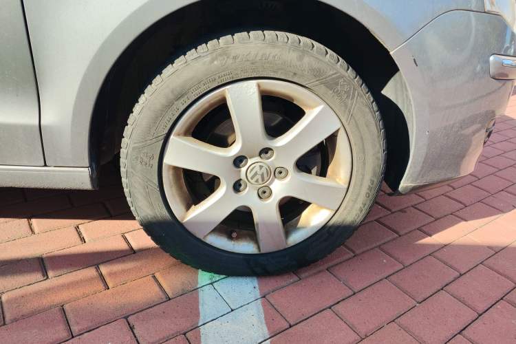 Used Volkswagen Polo 2009 Jingqu 1.6L Automatic Elegant Edition Right Front Wheel Hub