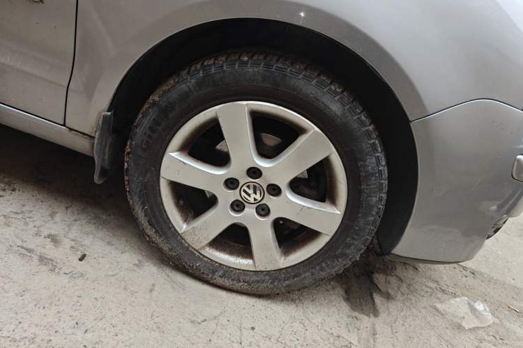 Used Volkswagen Polo 2009 Jingqu 1.4L Manual Elegant Edition Right Front Wheel Hub