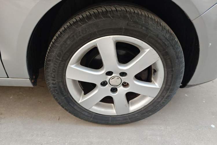 Used Volkswagen Polo 2009 Jingqu 1.6L Automatic Elegant Edition Right Front Wheel Hub
