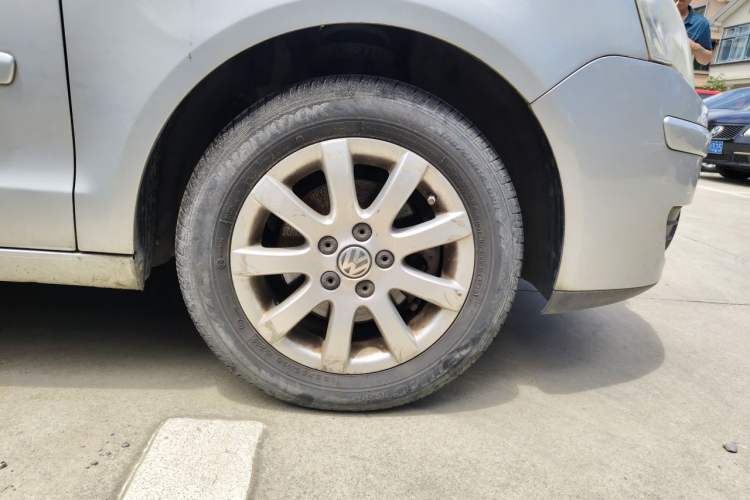 Used Volkswagen Polo 2009 Kica 1.4L Manual Fashion Edition Right Front Wheel Hub