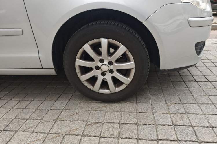 Used Volkswagen Polo 2009 Kica 1.4L Manual Fashion Edition Right Front Wheel Hub