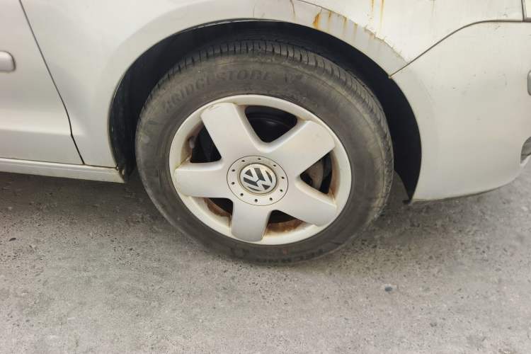 Used Volkswagen Polo 2009 Jingqing 1.6L Automatic Fashion Edition Right Front Wheel Hub