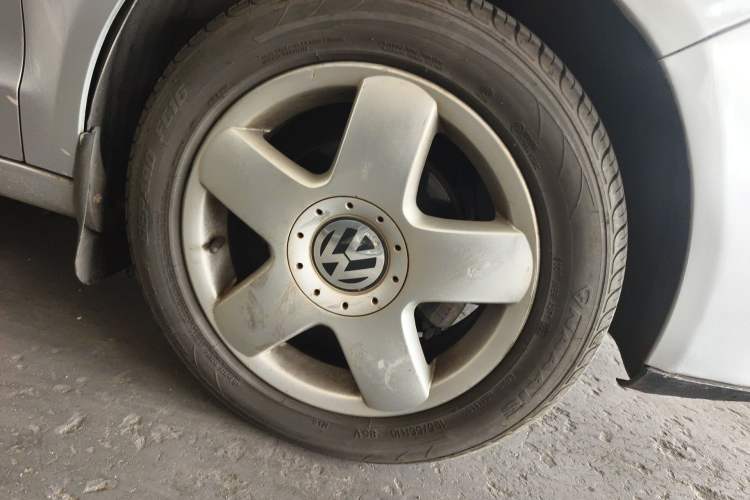 Used Volkswagen Polo 2009 Jingqing 1.6L Automatic Fashion Edition Right Front Wheel Hub