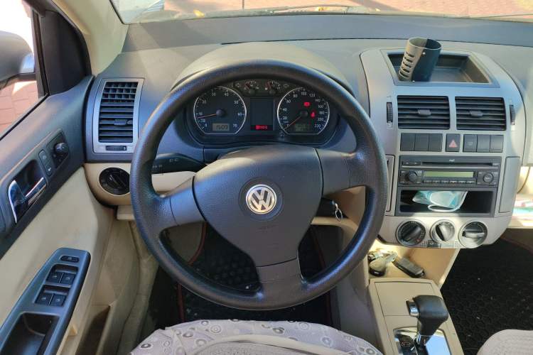Used Volkswagen Polo 2009 Jingqu 1.6L Automatic Elegant Edition Steering Wheel