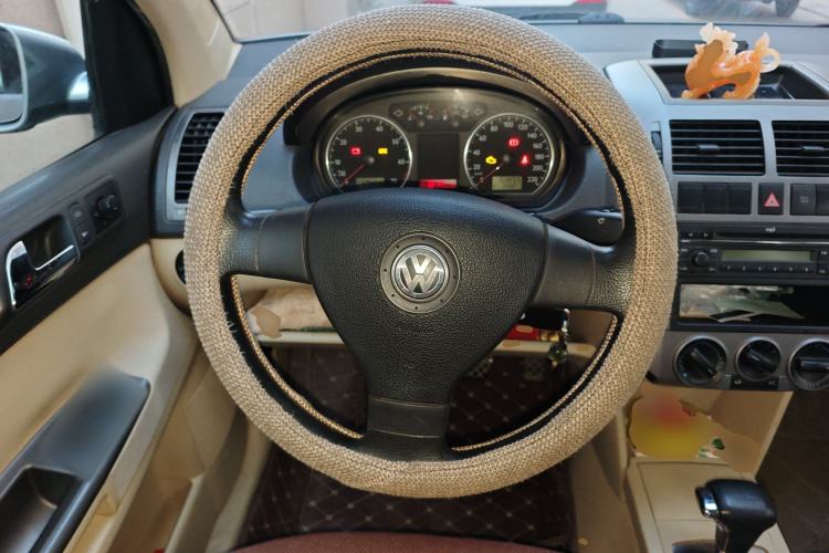 Used Volkswagen Polo 2009 Jingqu 1.6L Automatic Elegant Edition Steering Wheel