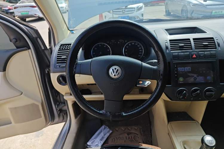 Used Volkswagen Polo 2009 Jingqu 1.4L Manual - Elegant Edition Steering Wheel