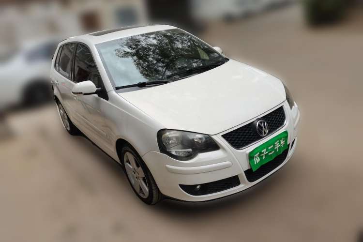 Used Volkswagen Polo 2009 Sporty 1.6L Automatic Model Front Right 45 Deg