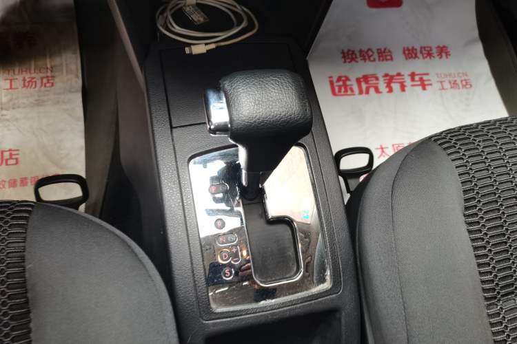 Used Volkswagen Polo 2009 Sporty 1.6L Automatic Model Gear Lever