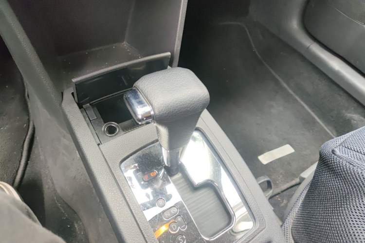 Used Volkswagen Polo 2009 Sporty 1.6L Automatic Model Gear Lever