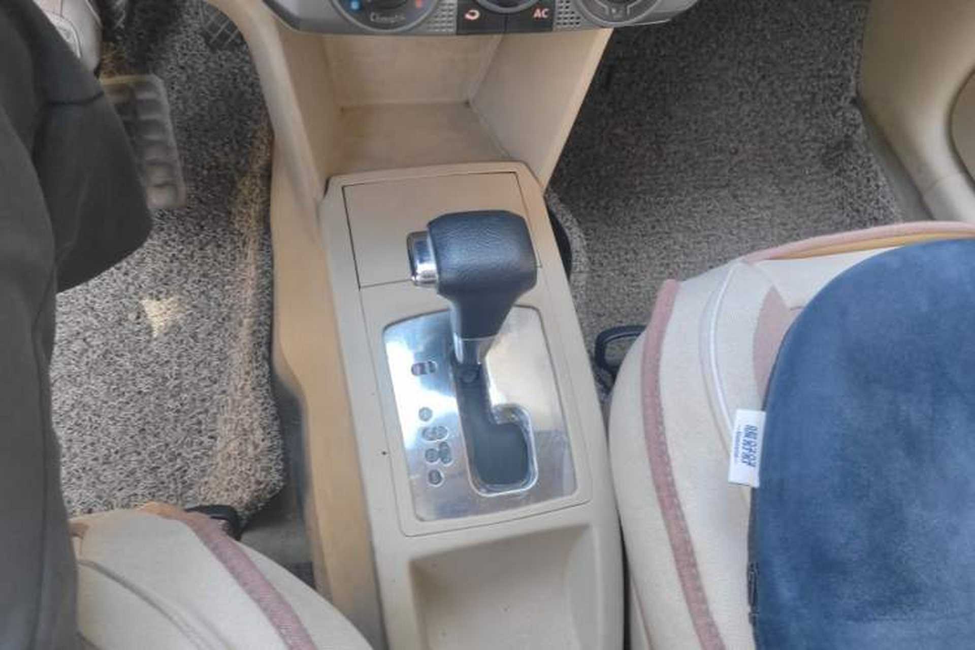 Used Volkswagen Polo 2009 Jingqu 1.6L Automatic Elegant Edition Gear Lever
