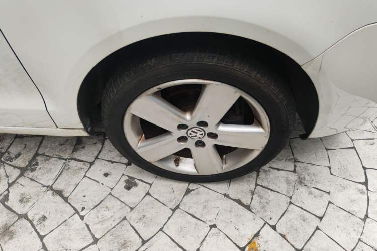Used Volkswagen Polo 2009 Sporty 1.6L Automatic Model Right Front Wheel Hub
