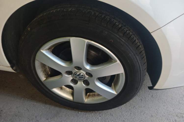 Used Volkswagen Polo 2009 Jingqu 1.4L Automatic Elegant Edition Right Front Wheel Hub
