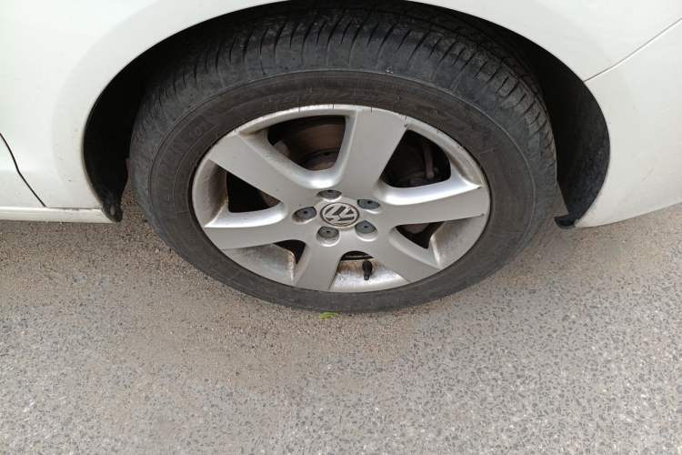 Used Volkswagen Polo 2009 Jingqu 1.4L Manual Elegant Edition Right Front Wheel Hub