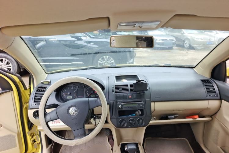 Used Volkswagen Polo 2009 Jingqing 1.4L Automatic Shushang Edition Center Console