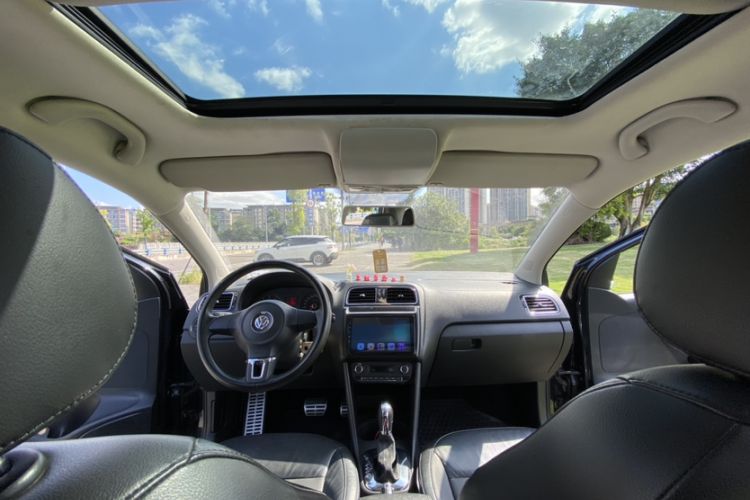 Used Volkswagen Polo 2011 1.6L Automatic ZhiKu Edition Audio And AC Panel