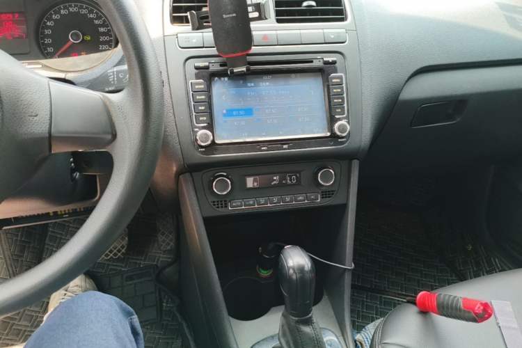 Used Volkswagen Polo 2011 1.4L Automatic ZhiShang Version Audio And AC Panel