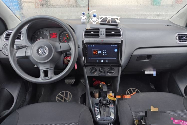 Used Volkswagen Polo 2011 1.6L Automatic ZhiShang Version Center Console