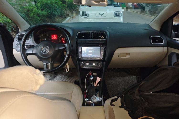 Used Volkswagen Polo 2011 1.4L Automatic ZhiCool Edition Center Console