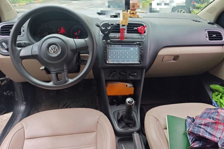 Used Volkswagen Polo 2011 1.4L Manual ZhiShang Edition Center Console