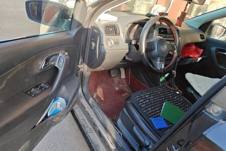Used Volkswagen Polo 2011 1.6L Automatic ZhiKu Edition Driver Seat