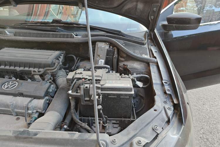 Used Volkswagen Polo 2011 1.6L Automatic ZhiKu Edition Engine Bay Left