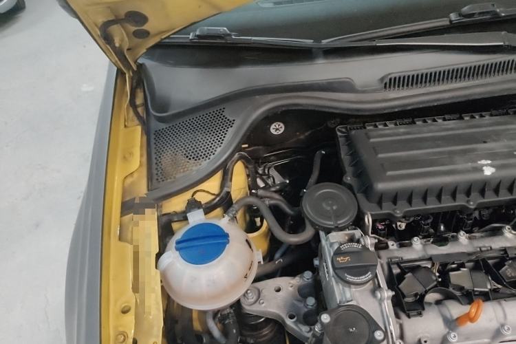 Used Volkswagen Polo 2011 1.4L Automatic ZhiShang Version Engine Bay Right