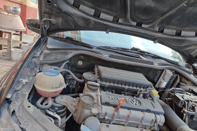 Used Volkswagen Polo 2011 1.6L Automatic ZhiKu Edition Engine Bay Right