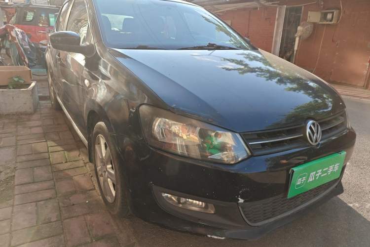 Used Volkswagen Polo 2011 1.6L Automatic ZhiKu Edition Front Right 45 Deg
