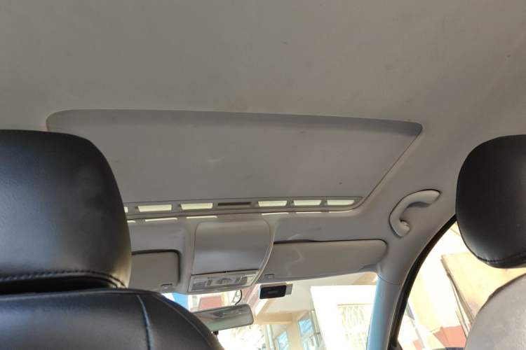 Used Volkswagen Polo 2011 1.6L Automatic ZhiKu Edition Headliner