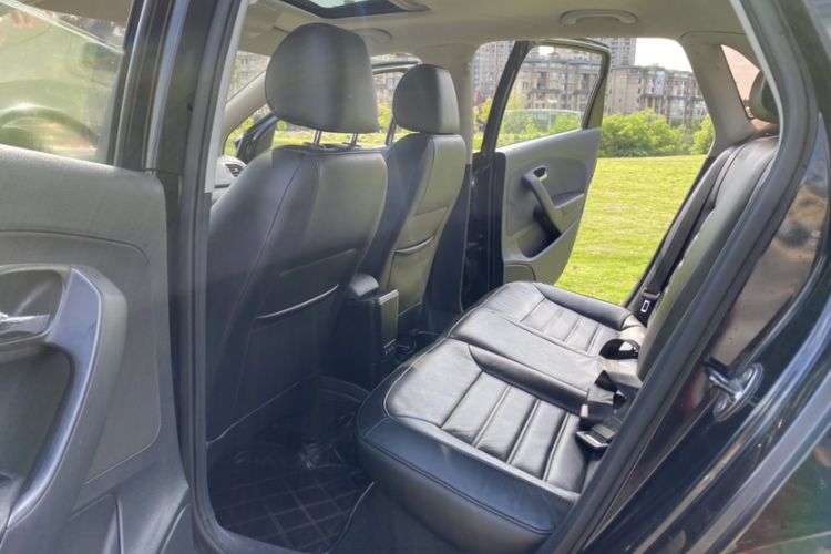 Used Volkswagen Polo 2011 1.6L Automatic ZhiKu Edition Interior 3