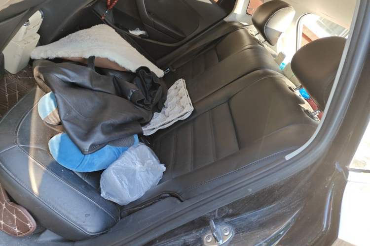 Used Volkswagen Polo 2011 1.6L Automatic ZhiKu Edition Left Rear Seat