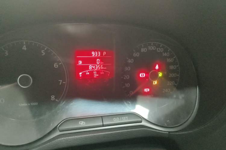 Used Volkswagen Polo 2011 1.4L Automatic ZhiShang Version Odometer Close Up