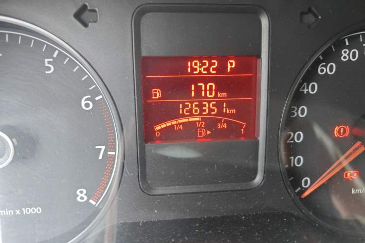 Used Volkswagen Polo 2011 1.6L Automatic ZhiShang Version Odometer Close Up