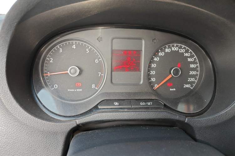 Used Volkswagen Polo 2011 1.6L Automatic ZhiKu Edition Odometer Close Up