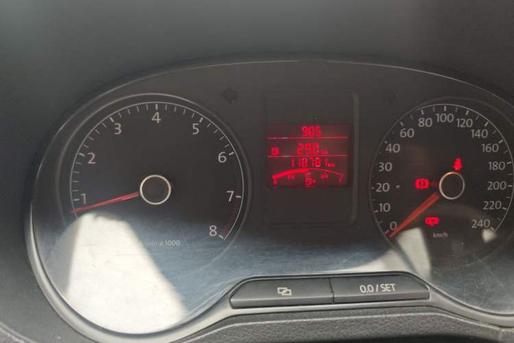 Used Volkswagen Polo 2011 1.4L Manual ZhiShang Edition Odometer Close Up