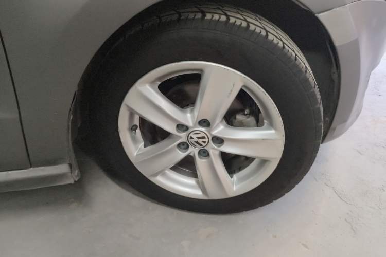 Used Volkswagen Polo 2011 1.4L Automatic ZhiShang Version Right Front Wheel Hub