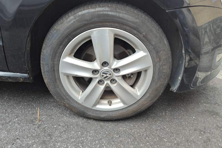 Used Volkswagen Polo 2011 1.6L Automatic ZhiShang Version Right Front Wheel Hub
