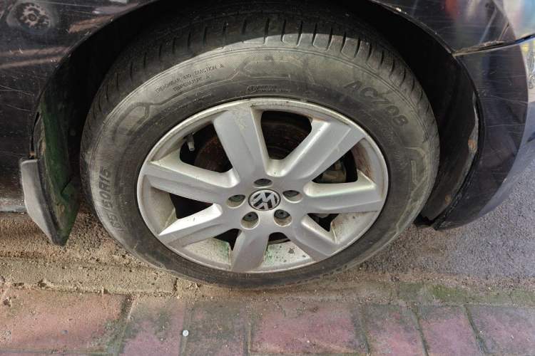 Used Volkswagen Polo 2011 1.6L Automatic ZhiKu Edition Right Front Wheel Hub