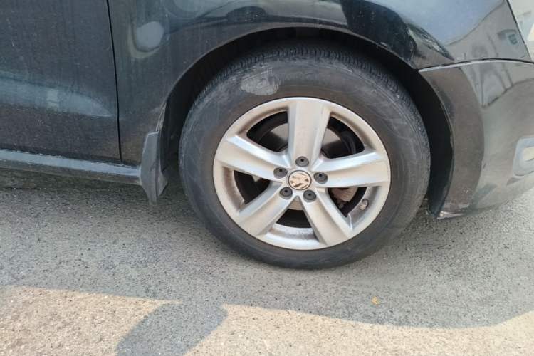 Used Volkswagen Polo 2011 1.4L Automatic ZhiShang Version Right Front Wheel Hub
