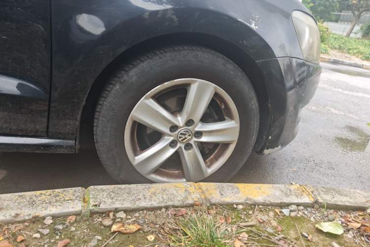 Used Volkswagen Polo 2011 1.4L Manual ZhiShang Edition Right Front Wheel Hub
