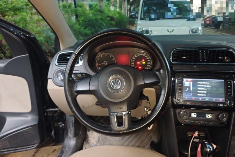 Used Volkswagen Polo 2011 1.4L Automatic ZhiCool Edition Steering Wheel