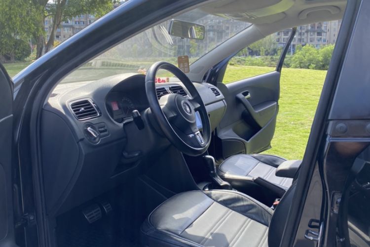 Used Volkswagen Polo 2011 1.6L Automatic ZhiKu Edition Steering Wheel