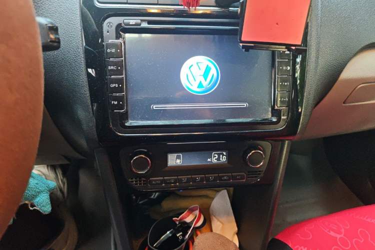 Used Volkswagen Polo 2011 1.6L Automatic ZhiKu Edition Audio And AC Panel