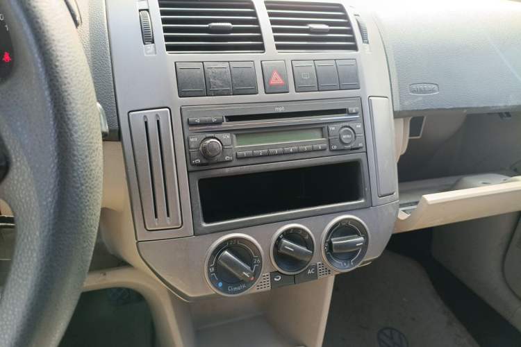 Used Volkswagen Polo 2011 Jingqu 1.4L Automatic Shishang Edition Audio And AC Panel