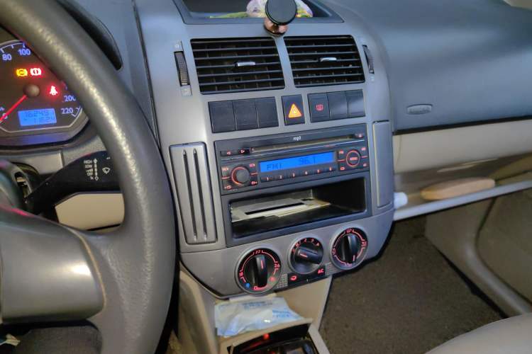 Used Volkswagen Polo 2011 Jingqu 1.6L Manual - Real Cool Edition Audio And AC Panel