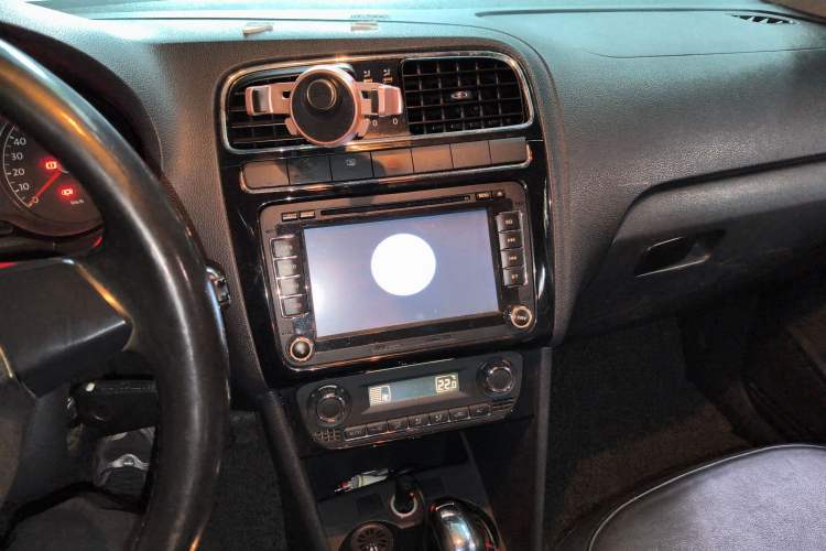 Used Volkswagen Polo 2011 1.4L Automatic ZhiCool Edition Audio And AC Panel