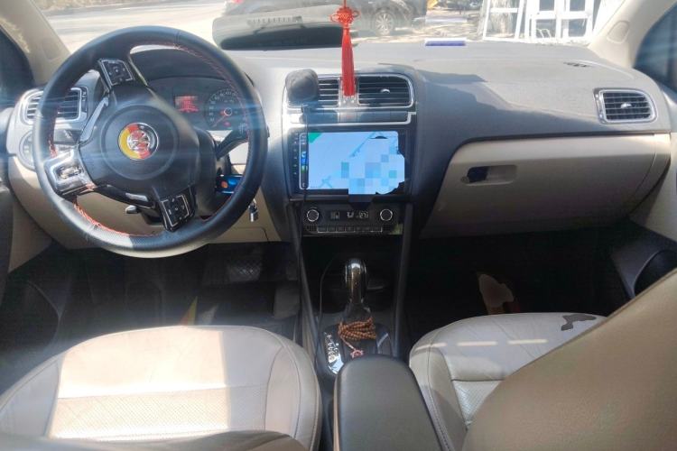 Used Volkswagen Polo 2011 1.4L Automatic ZhiCool Edition Center Console