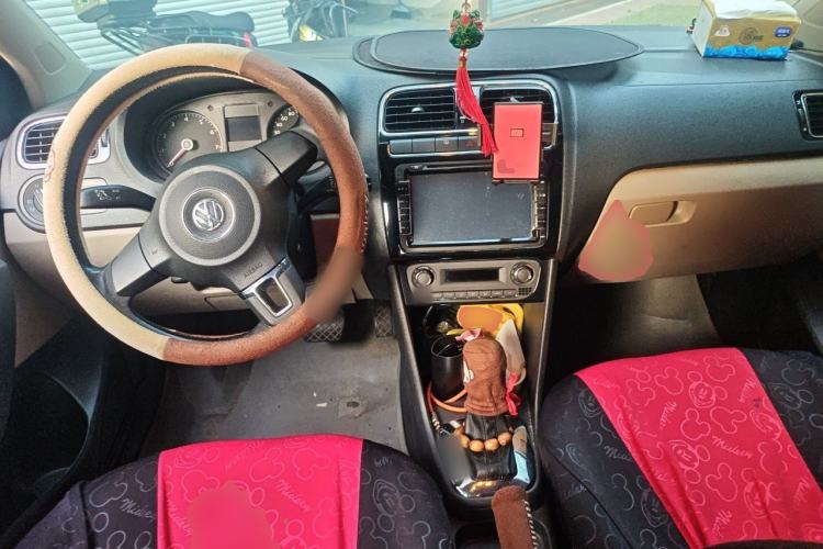 Used Volkswagen Polo 2011 1.6L Automatic ZhiKu Edition Center Console